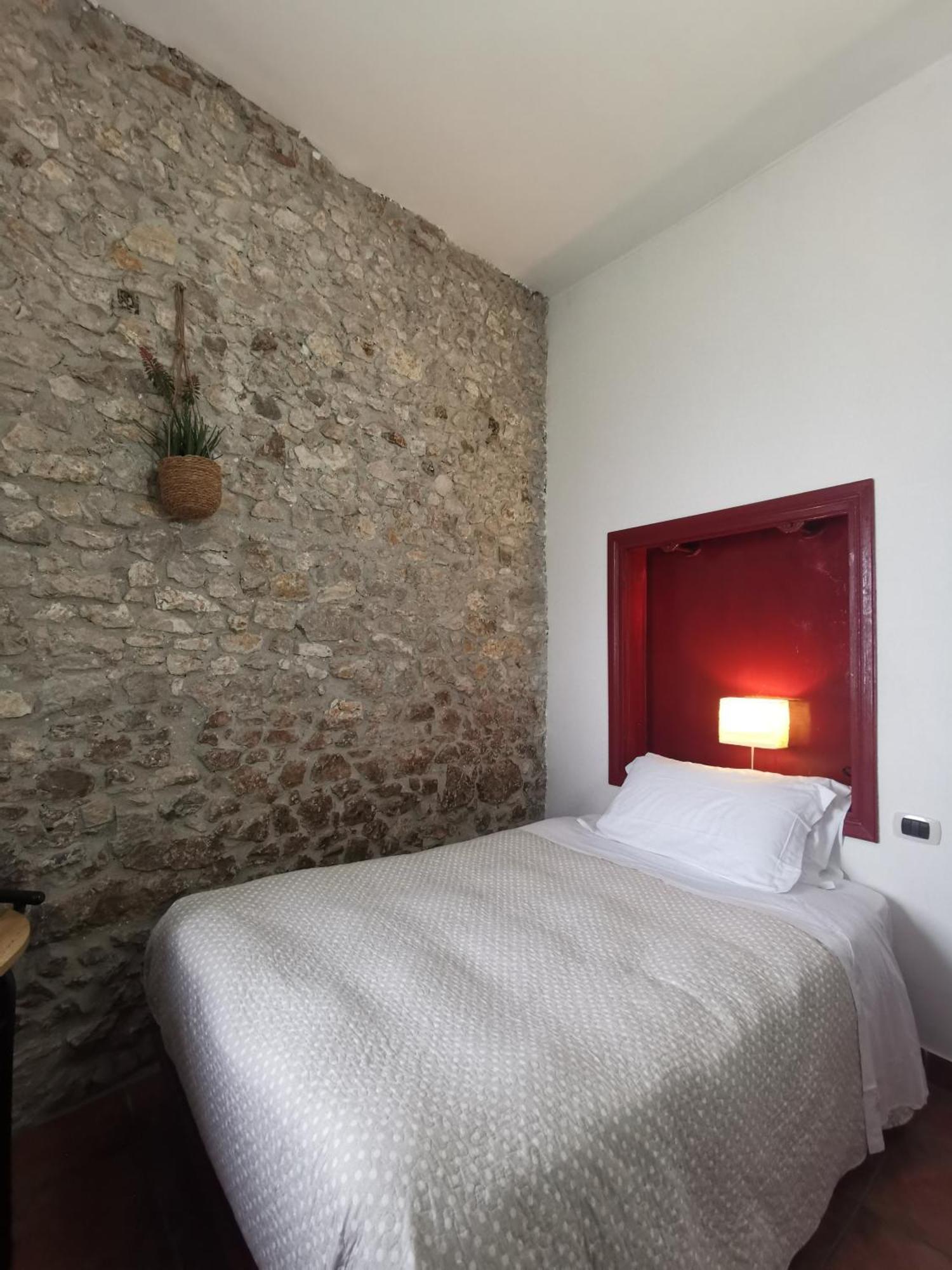Locanda Dell'Arcangelo Rocca Massima Habitación foto